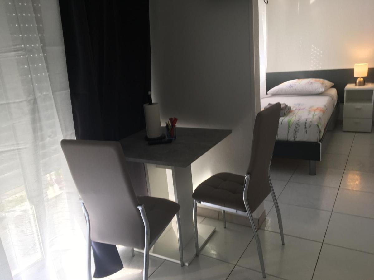 Studios Lora Rm 860 Saint-Louis  Exteriör bild